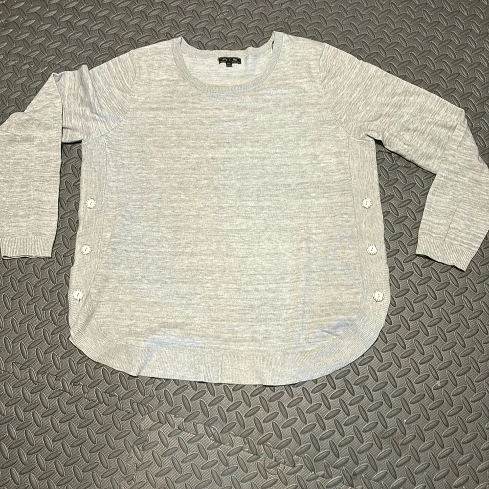 Light gray lightweight sweater. - Picture 1 of 4
